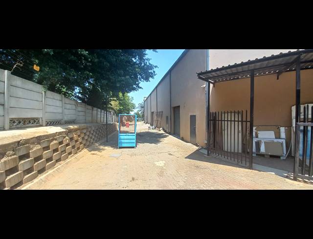 2,618M² BUSINESS CENTRE TO LET IN STRIJDOMPARK